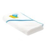 ⁦منشفة أطفال بطربوش بيضاء مع حواف زرقاء Totty corner baby towel, white with blue edge⁩ - الصورة ⁦2⁩