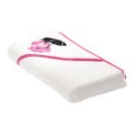 ⁦منشفة أطفال بطربوش بيضاء مع حواف وردية Totty corner baby towel, white with pink edge⁩ - الصورة ⁦2⁩